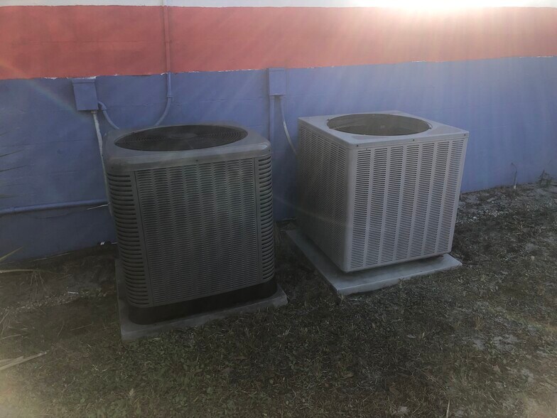 More Photos Of 687 NE 5th St, Crystal River Freestanding For Sale