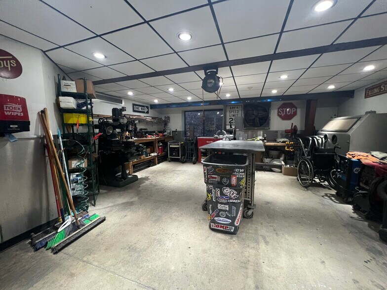 More Photos Of 571 Danbury Rd, New Milford Auto Repair For Sale