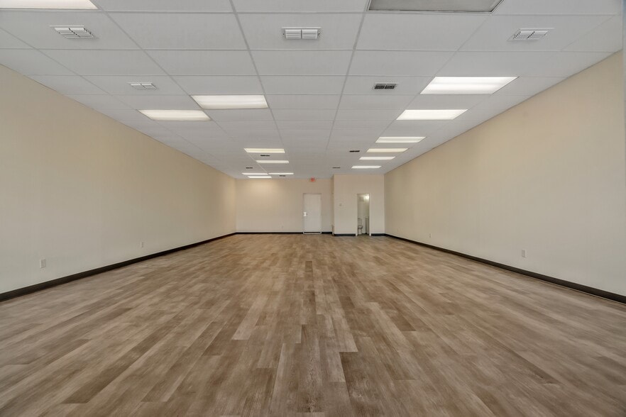 More Photos Of 5111 Troup Hwy, Tyler Storefront For Sale