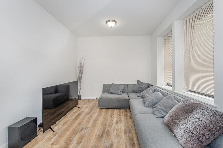 More Photos Of 66 Garside St, Newark Apartments For Sale