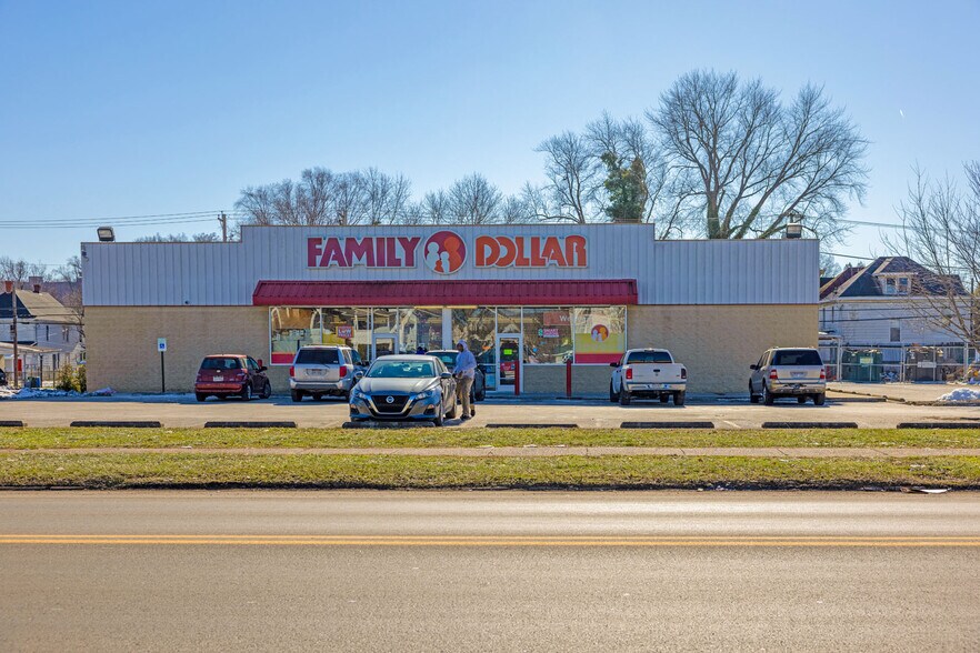 Primary Photo Of 2101 8th Ave, Huntington Freestanding For Sale