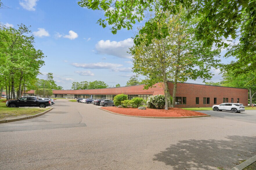 More Photos Of 101 Constitution Blvd, Franklin Light Distribution For Lease