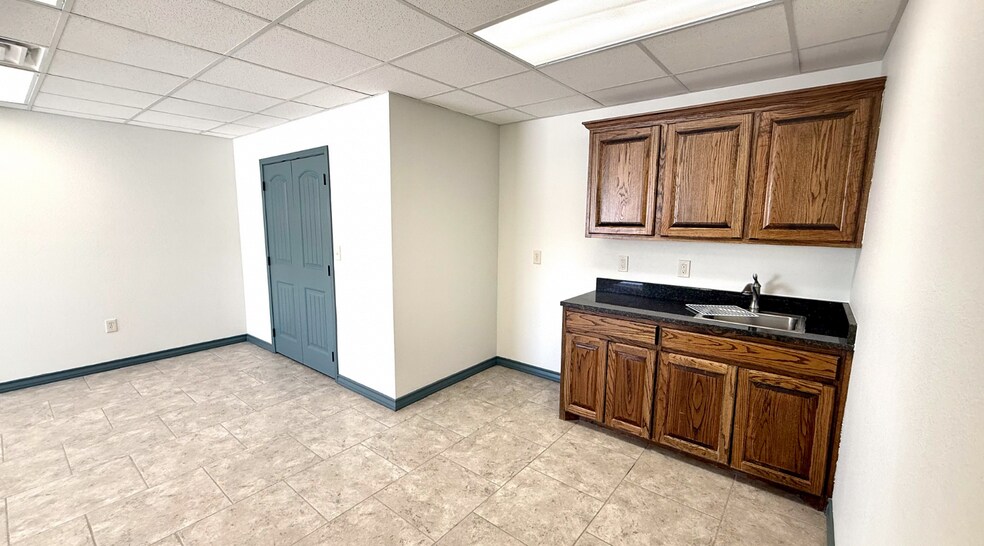 More Photos Of 1610 E County Road 140, Midland Industrial For Lease