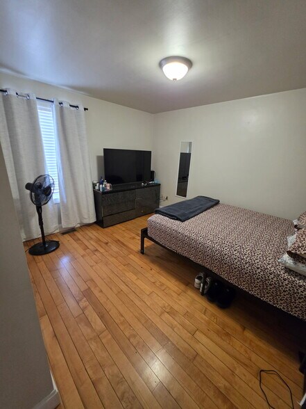 More Photos Of 1181 High St, Cumberland Storefront For Sale