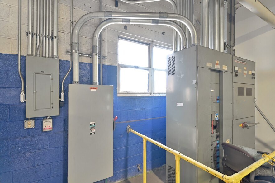 More Photos Of 717-719 Capouse Ave, Scranton Manufacturing For Lease