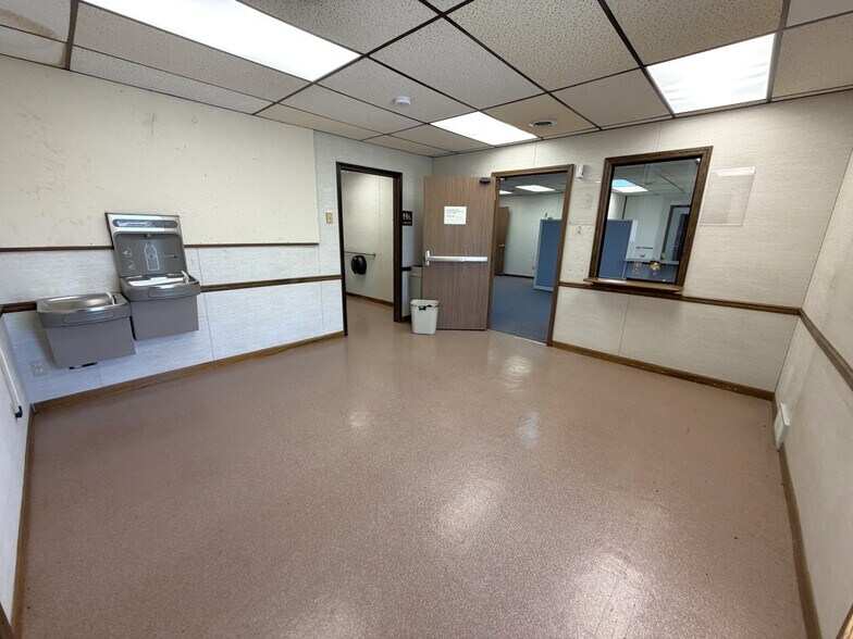 More Photos Of 305 N Mason St, Carrollton Office For Sale