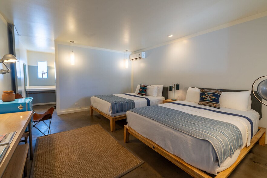 More Photos Of 601 W San Antonio St, Marfa Hotel For Sale