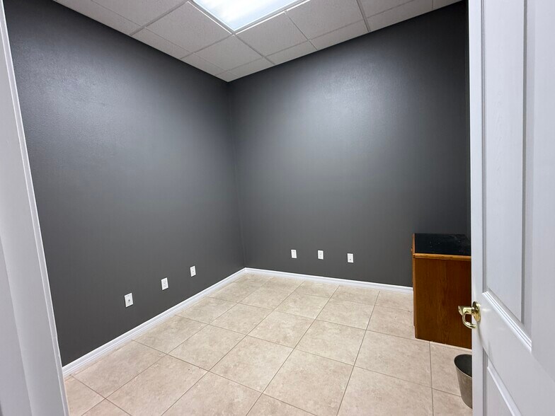 More Photos Of 1293 N US Highway 1, Ormond Beach Flex For Sale