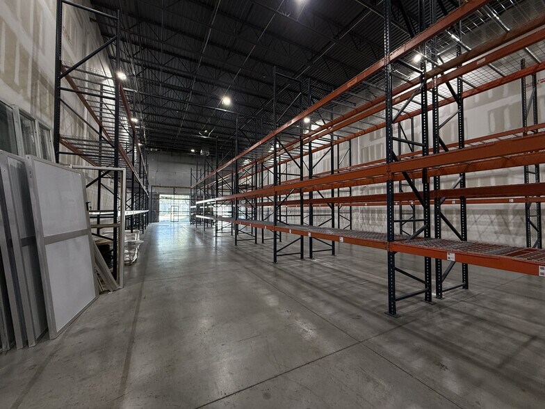 More Photos Of 7245 16th St E, Sarasota Warehouse For Lease