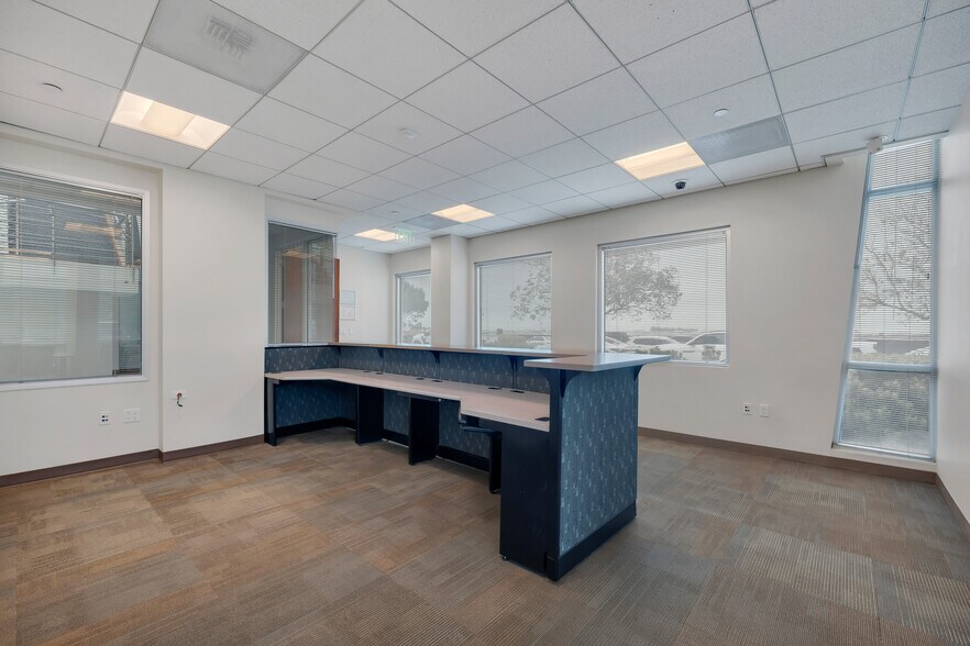 More Photos Of 855-865 Aviation Dr, Camarillo Airplane Hangar For Lease