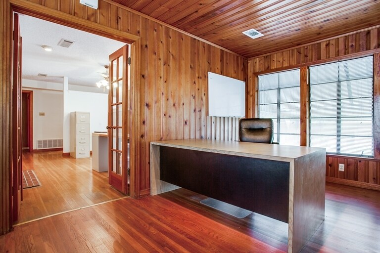 More Photos Of 513 S Tennessee St, McKinney Office For Sale