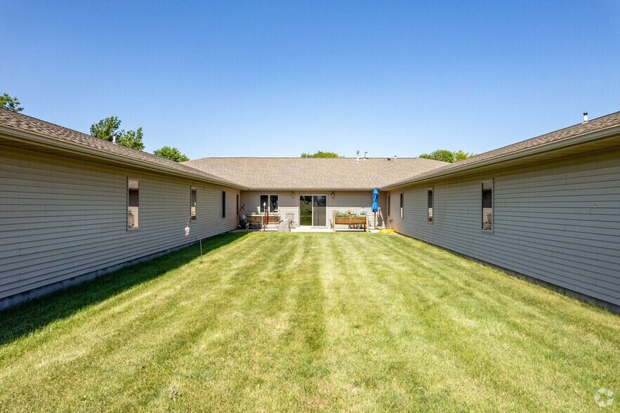 More Photos Of 600 S Hill St, Salem Apartments For Sale