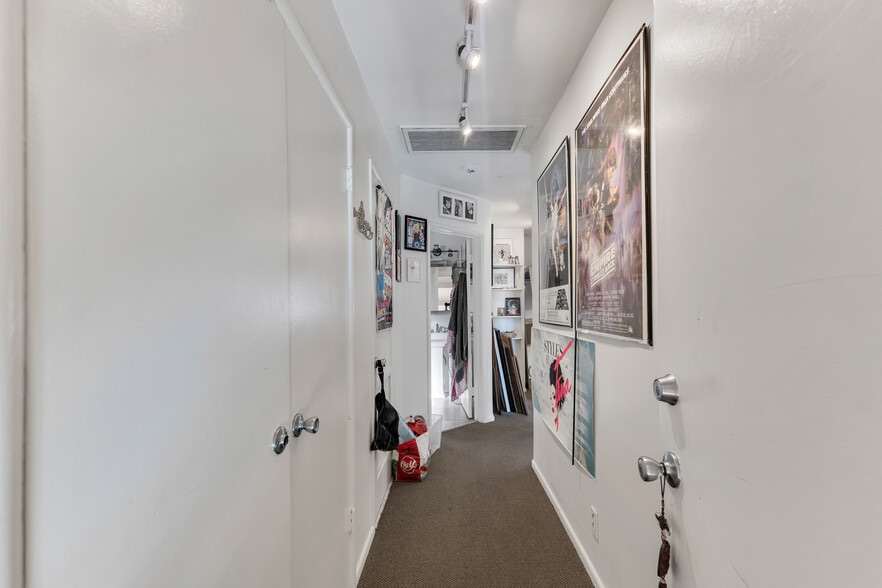 More Photos Of 4110 W Burbank Blvd, Burbank Office Residential For Sale