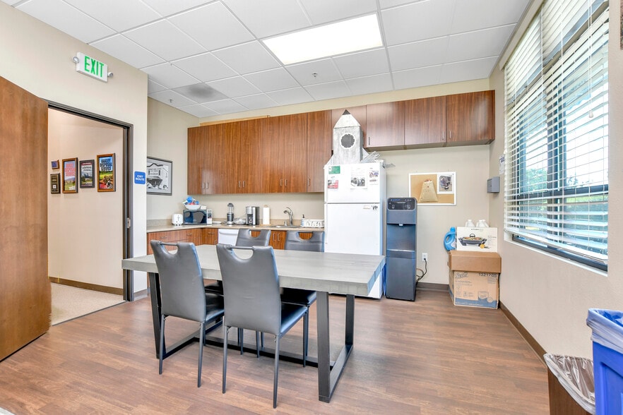 More Photos Of 85 Carol Ln, Oakley Medical For Lease