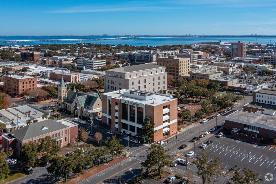 More Photos Of 70 N Baylen St, Pensacola Office For Lease
