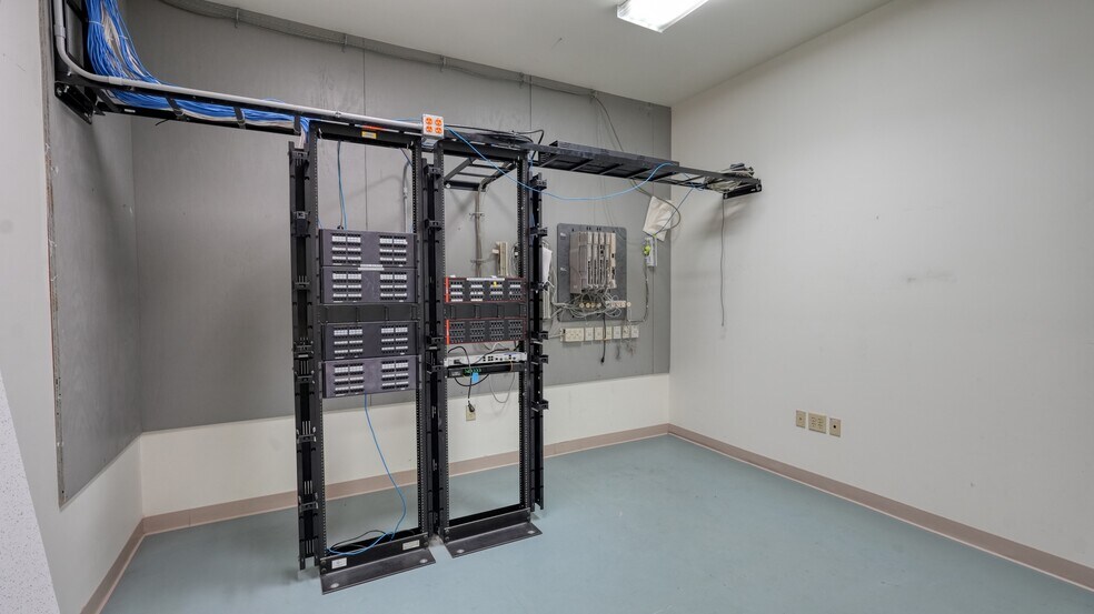 More Photos Of 2050 E Wheeling Ave, Cambridge Office For Lease