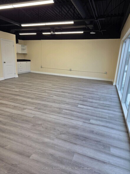 More Photos Of 587 Hanlon Creek Blvd, Guelph Showroom For Sale