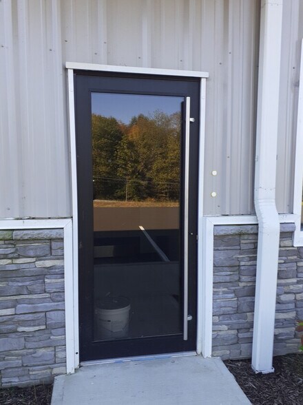 More Photos Of 2256 NY-17K, Montgomery Distribution For Sale