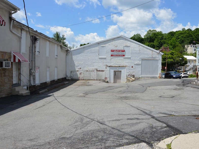 More Photos Of 330 E Norwegian St, Pottsville General Retail For Sale