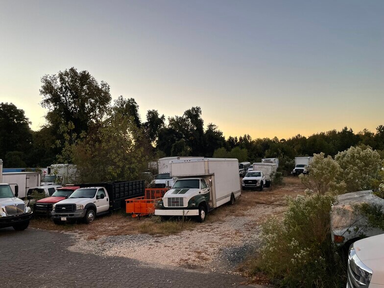 More Photos Of 700 Griffith Rd, Charlotte Service For Sale