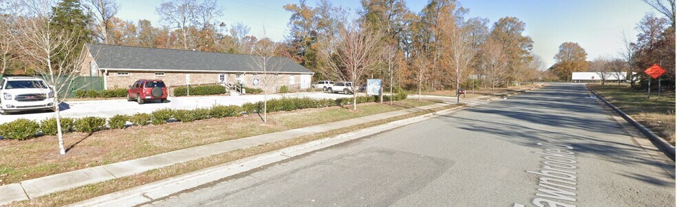 More Photos Of 4015 Fawnbrooke Dr, Indian Trail Veterinarian Kennel For Sale