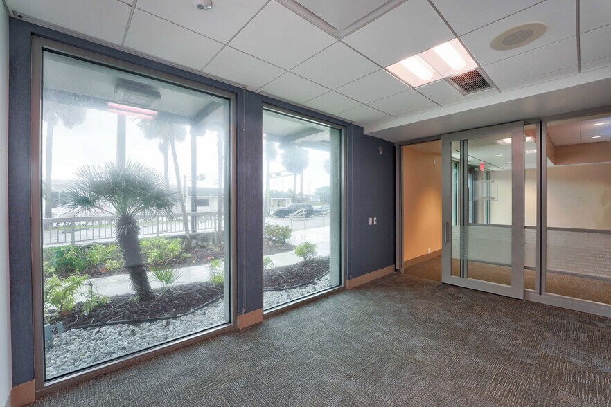 More Photos Of 1200 E Blue Heron Blvd, West Palm Beach Storefront Retail Office For Lease