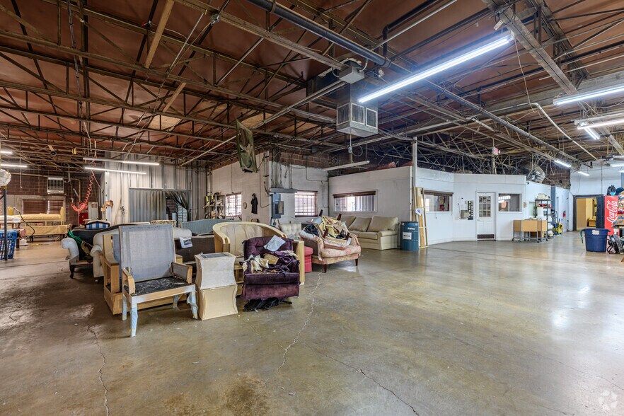 More Photos Of 1912 S Good Latimer Expy, Dallas Warehouse For Sale