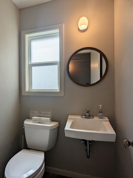 More Photos Of 3635 Eastex Fwy, Beaumont Office For Sale
