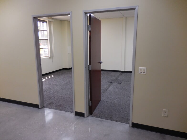 More Photos Of 19801 Hamilton Ave, Torrance Warehouse For Lease