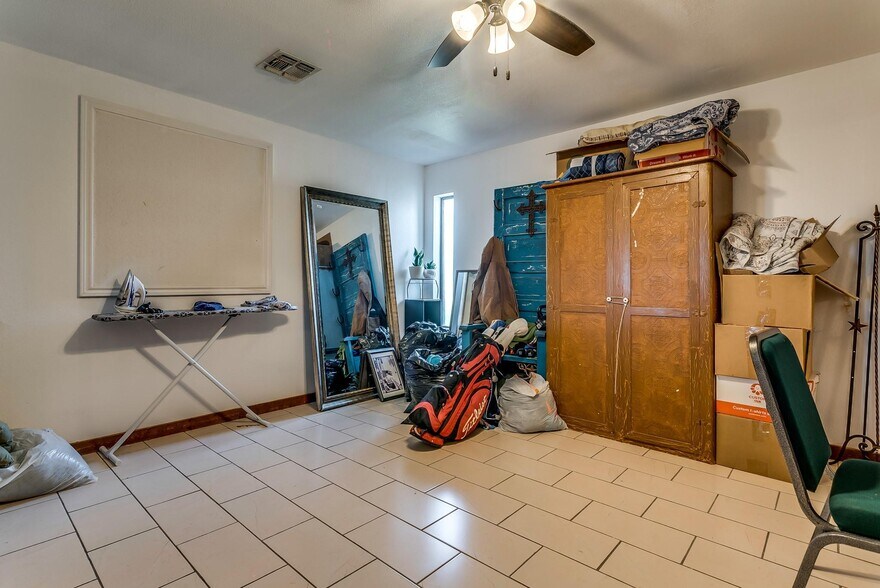 More Photos Of 220 W Lipan Dr, Lipan Religious Facility For Sale