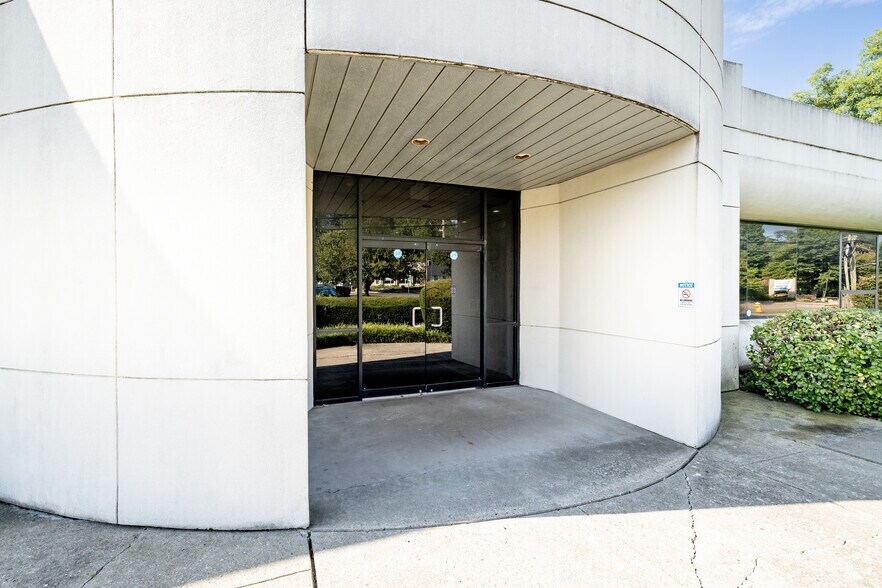 More Photos Of 755 Park Ave, Huntington Medical For Lease