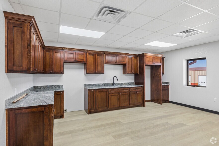 More Photos Of 16511 W Basin St, Odessa Industrial For Lease