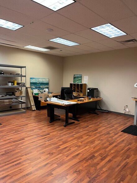 More Photos Of 17824-17826 Edison Ave, Chesterfield Flex For Lease