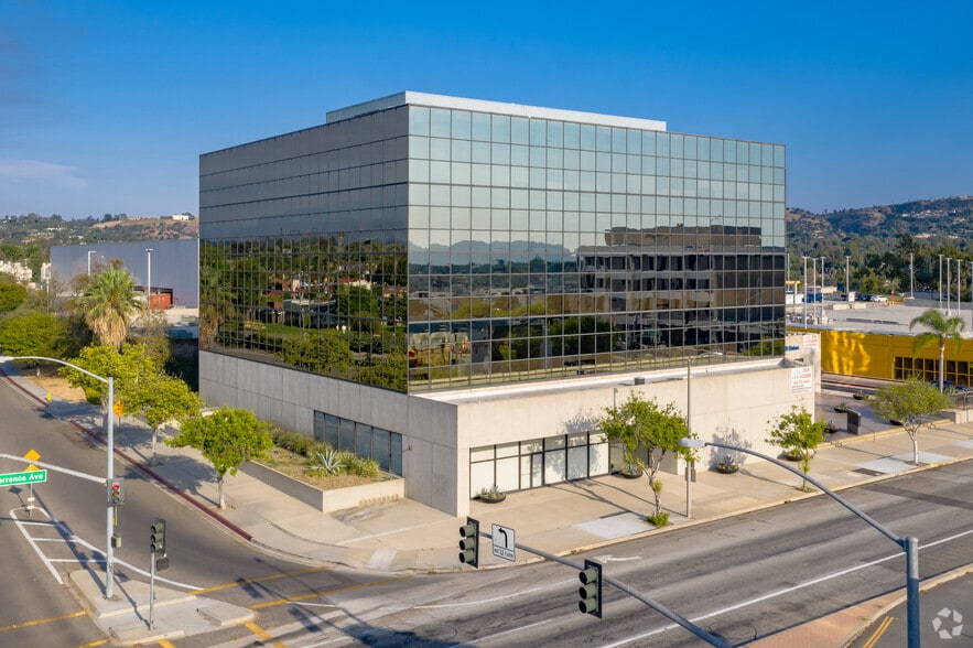 More Photos Of 800 S Barranca Ave, Covina Office For Lease