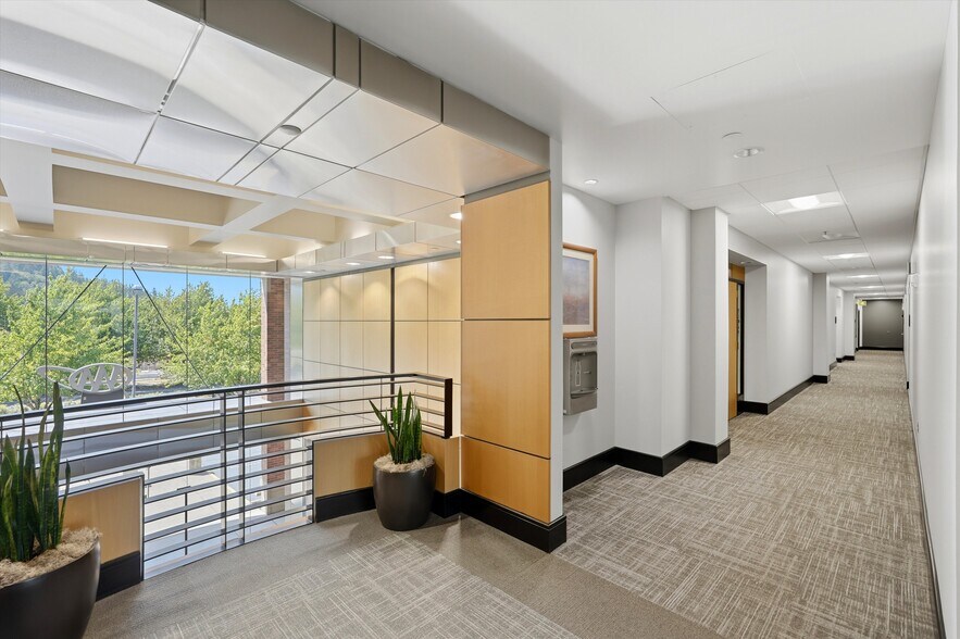 More Photos Of 10365 SE Sunnyside Rd, Clackamas Office For Lease
