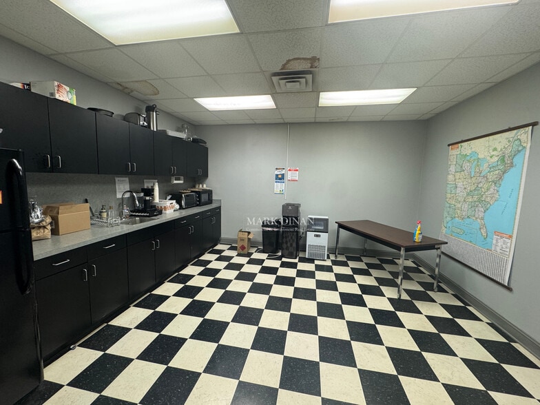 More Photos Of 3441-A Parkwood Rd, Bessemer Warehouse For Sale