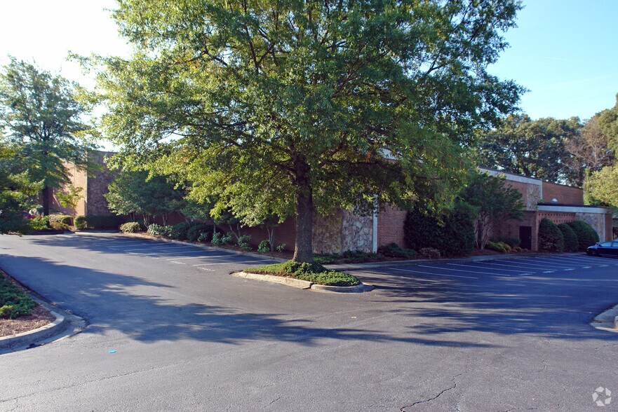 More Photos Of 4565-4575 Winters Chapel Rd, Atlanta Warehouse For Lease