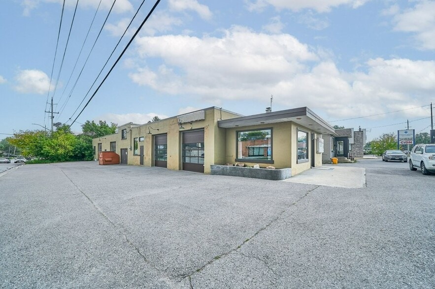 More Photos Of 519 Brock St N, Whitby Auto Repair For Sale