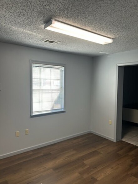 More Photos Of 6709 Wayne Dr, North Little Rock Service For Lease