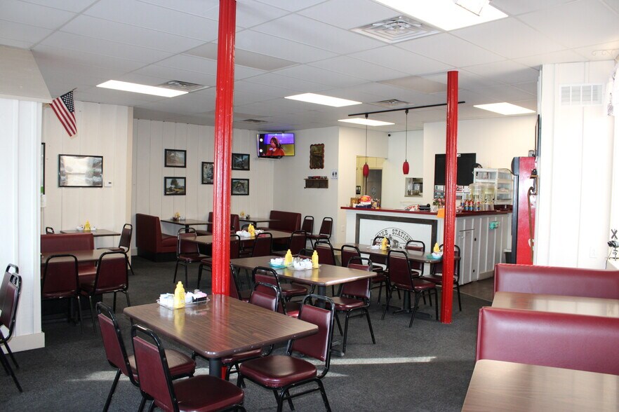 More Photos Of 127 S Main St, Creston Freestanding For Sale