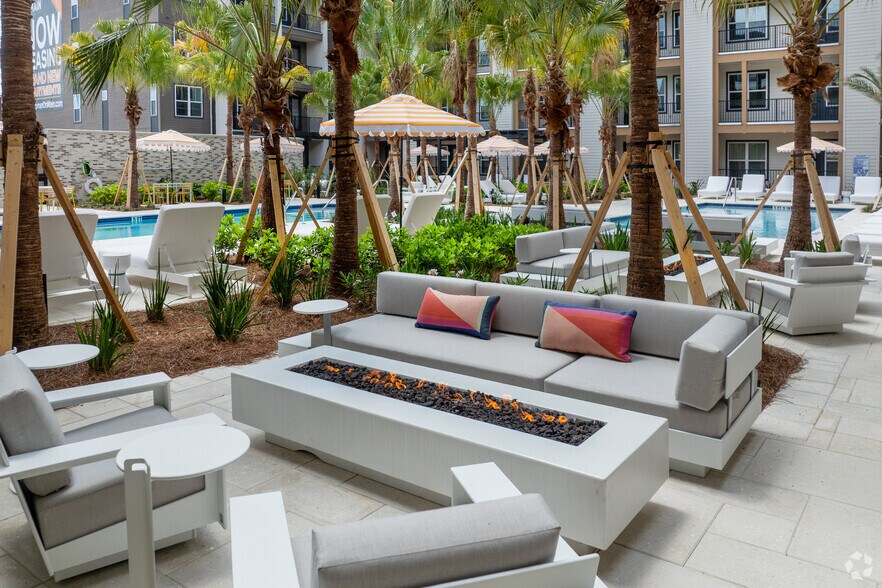 More Photos Of 1148 N Main St, Jacksonville Apartments For Lease