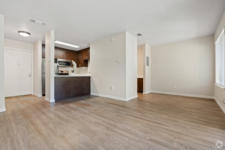 More Photos Of 555 Douglas St, West Sacramento Apartments For Sale