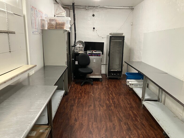 More Photos Of 4500 West Ave, San Antonio General Retail For Lease
