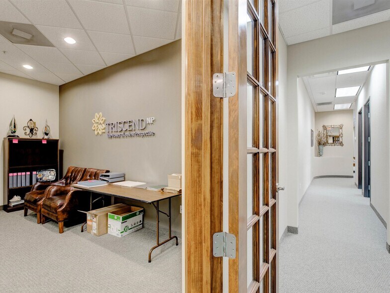 More Photos Of 1100 Parker Sq, Flower Mound Office For Lease