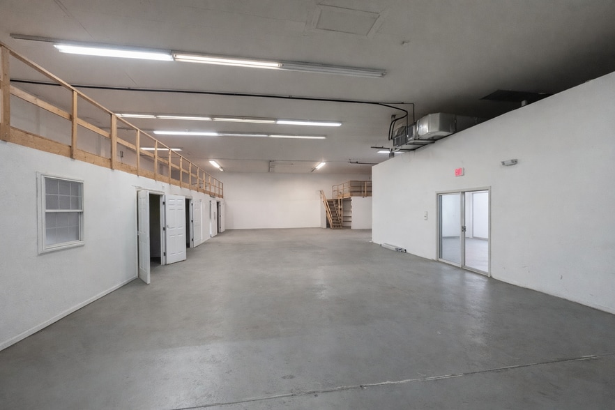 More Photos Of 407 Meco Dr, Wilmington Warehouse For Lease