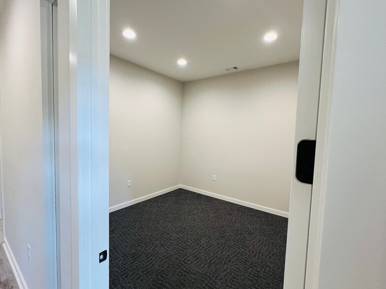 More Photos Of 1740 Grassland Pky, Alpharetta Office For Sale