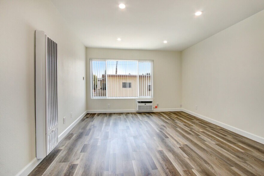 More Photos Of 14849 Vanowen St, Van Nuys Apartments For Sale