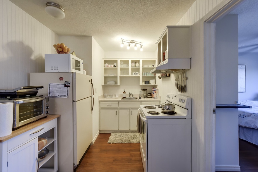 More Photos Of 9103 Glover Rd, Langley Storefront Retail Residential For Lease