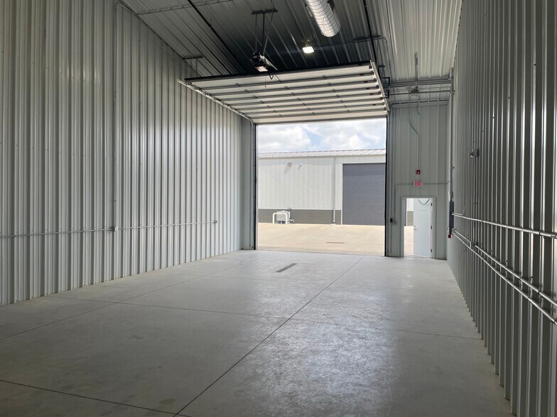 More Photos Of 3301 111th St, Urbandale Service For Sale