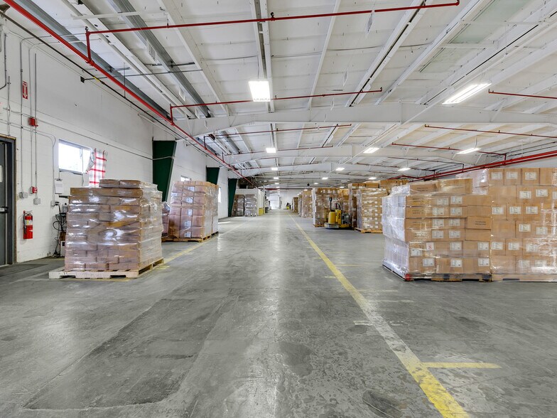 More Photos Of 16 Swamscott St, Newfields Warehouse For Lease